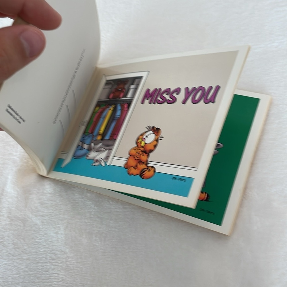 Vintage 1989 Garfield “thinking of you”
Postcard book — 30 full colour cards. - Picture 10 of 17